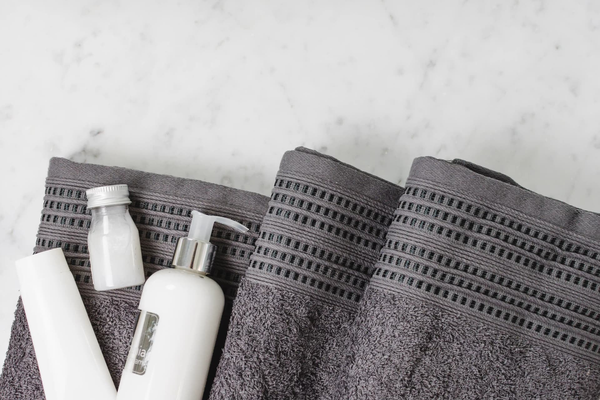 Hotel amenities guide covering comfort, luxury perks, and essential features